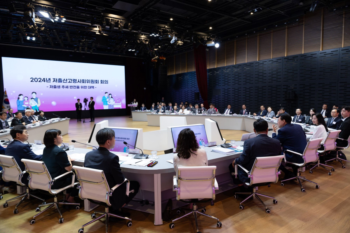 ▲윤석열 전 대통령이 지난해 6월 19일 경기 성남시 분당구 HD현대 R&D센터 아산홀에서 열린 2024년 저출산고령사회위원회 회의에서 마무리 발언을 하고 있다. (뉴시스)