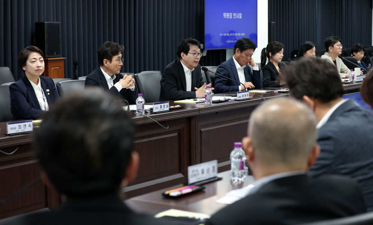 ▲이한주 국정기획위원장이 17일 서울 종로구 정부서울청사 창성동 별관 국정기획위원회에서 열린 우수인재 육성, 유치, 유출 대응 토론회에 참석해 발언하고 있다.  (뉴시스)