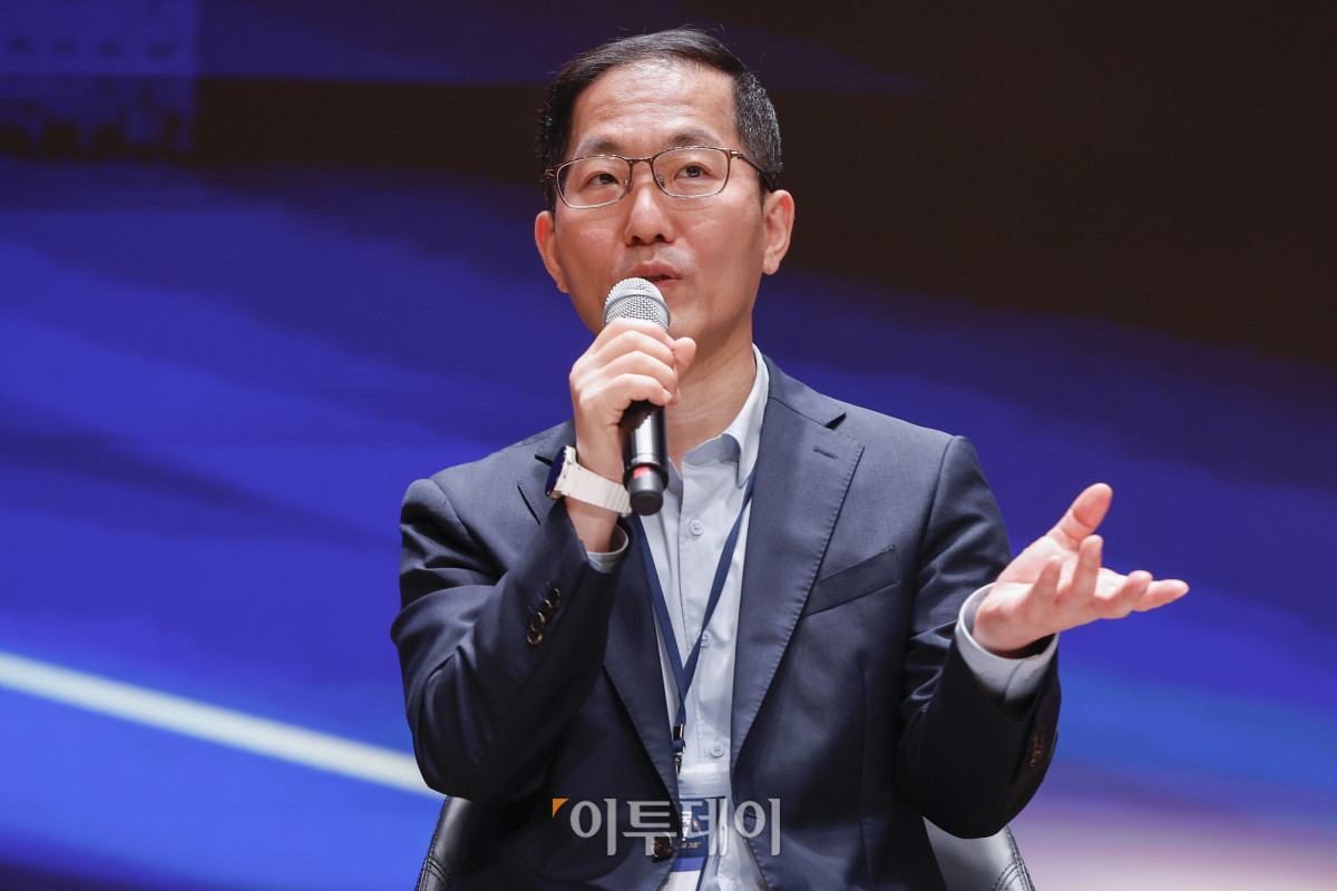 ▲이동기 딜로이트컨설팅 그룹장이 23일 서울 중구 대한상공회의소에서 열린 ‘제12회 대한민국 금융대전’에서 패널토론을 하고 있다. 이투데이가 ‘Re:금융 – 새정부, 새질서, 새기회’를 주제로 마련한 이번 행사는 디지털 전환, ESG 확산, 자산시장의 구조적 변화라는 큰 흐름 속에서 새 정부의 금융정책 방향을 공유하고, 이에 대한 금융회사들의 대응 전략을 다각도로 분석하는 자리다. 조현호 기자 hyunho@