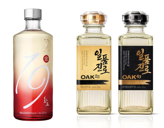 ▲(왼쪽부터) 화요가 출시한 '화요19金', 하이트진로의 일품진로 제품 라인업 (사진제공=화요·하이트진로)