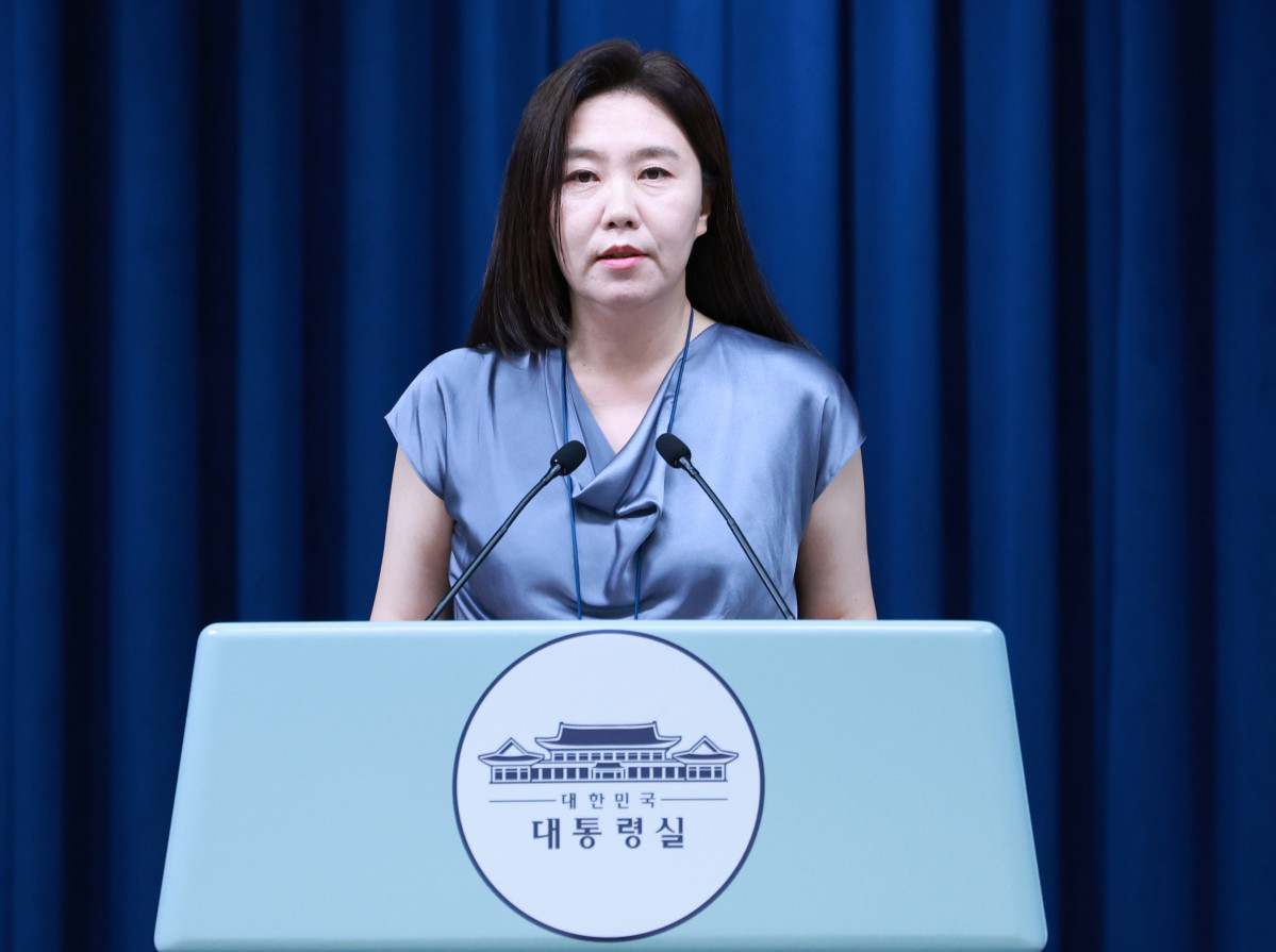 ▲강유정 대변인이 23일 서울 용산 대통령실 청사에서 강선우 여성가족부 장관 후보자 사퇴 관련 브리핑을 하고 있다. 2025.07.23.  (뉴시스)