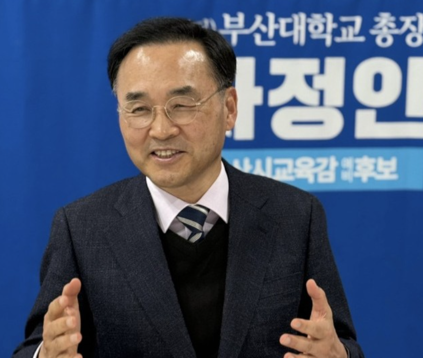 ▲차정인 전 부산대학교 총장이 기자와의 질문에 답변하고 있다. (서영인기자 hihiro@)