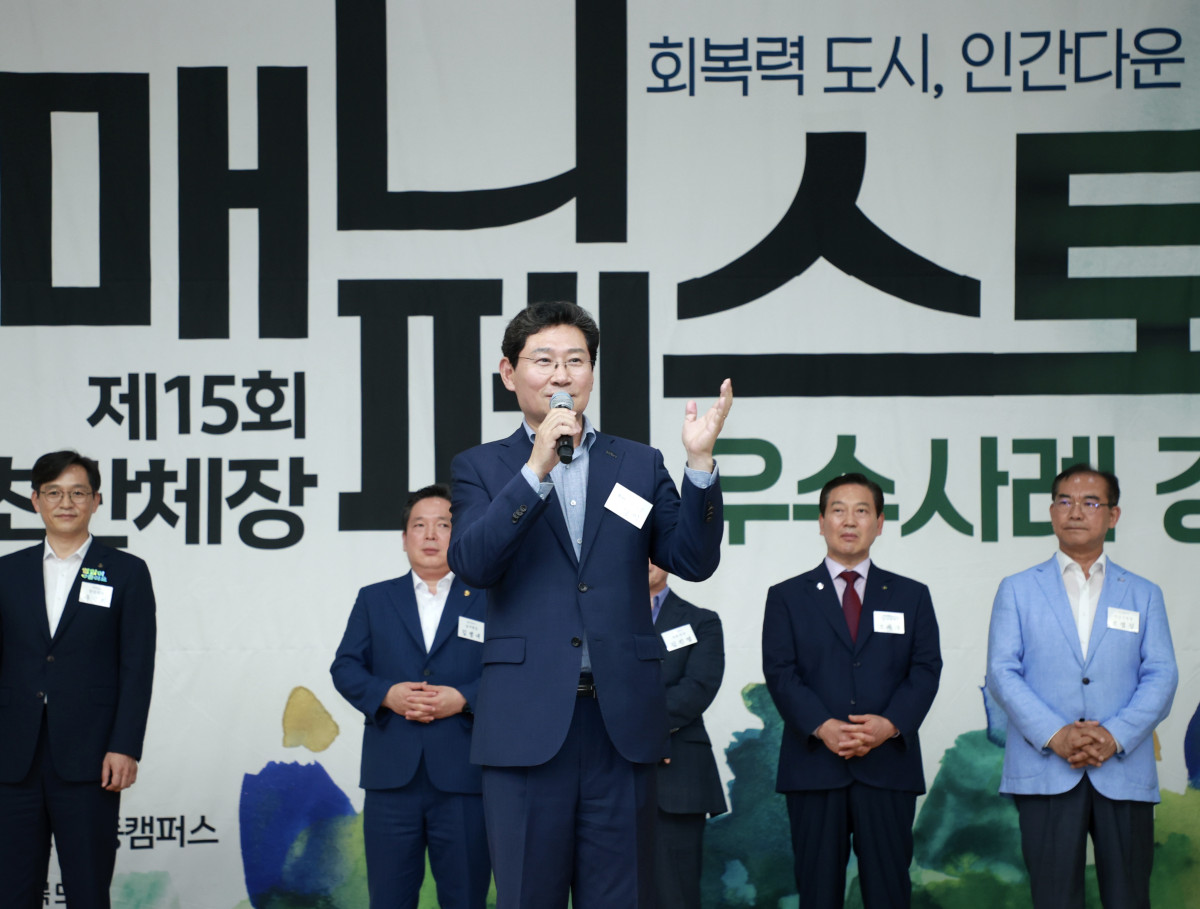 ▲이상일 용인특례시장이 23일 안동 국립경국대학교에서 열린 매니페스토 경진대회 개회식에 참석해 인사말하고 있다. (용인특례시)