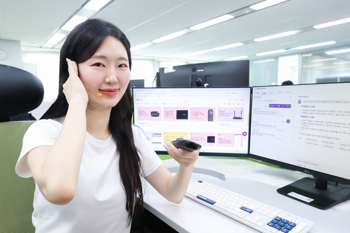 ▲LG유플러스는 고객센터에서 각 가정 내 인터넷TV(IPTV) 리모컨을 원격으로 진단할 수 있는 시스템을 구축했다고 24일 밝혔다. (사진제공=LG유플러스)