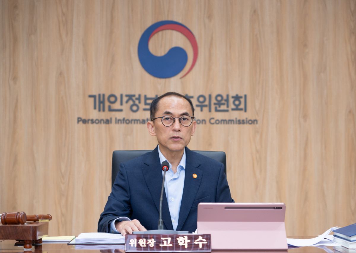 ▲고학수 개인정보보호위원회 위원장이 7월 23일 오후 서울 종로구 정부서울청사에서 개최된 2025년 제16회 개인정보보호위원회 전체회의에서 모두말씀을 하고 있다. (사진제공=개인정보보호위원회)