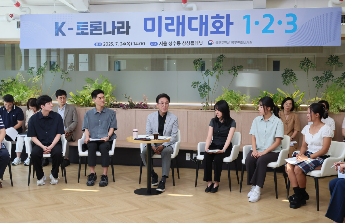 ▲김민석 국무총리가 24일 서울 성동구 상상플래닛에서 열린 '미래대화 1·2·3' 제1차 K-토론나라에서 모두발언을 하고 있다. (연합뉴스)