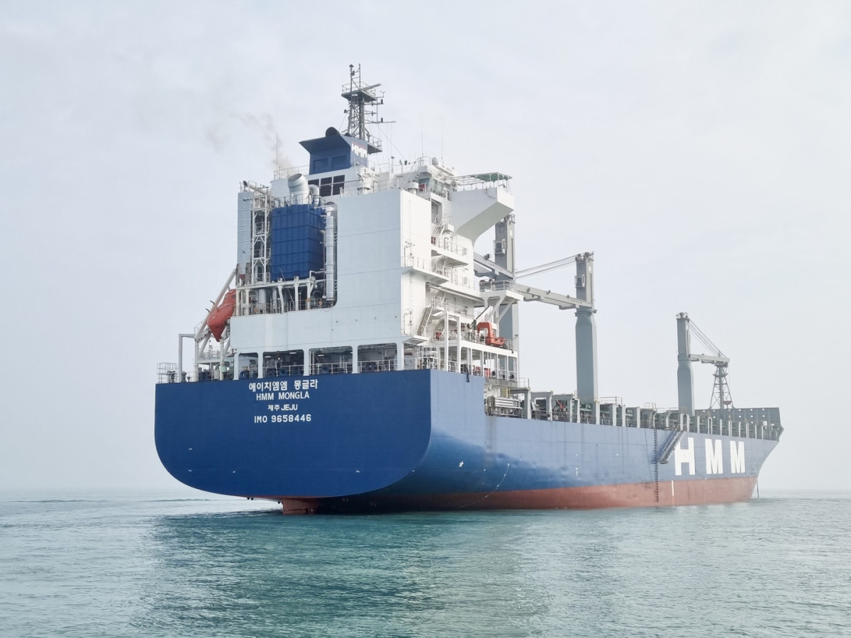 ▲선상 이산화탄소 포집·저장시스템(OCCS)이 탑재된 HMM의 2200TEU급 컨테이너 운반선. (삼성중공업)