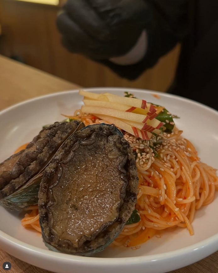 (출처=잡을손 인스타그램 캡처)