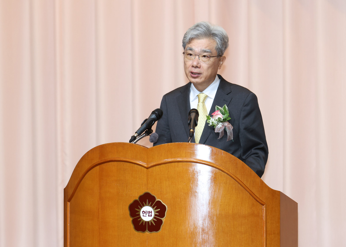 ▲ 김상환 헌법재판소장이 24일 서울 종로구 재동 헌법재판소 대강당에서 취임사를 하고 있다. (사진 제공 = 헌법재판소)