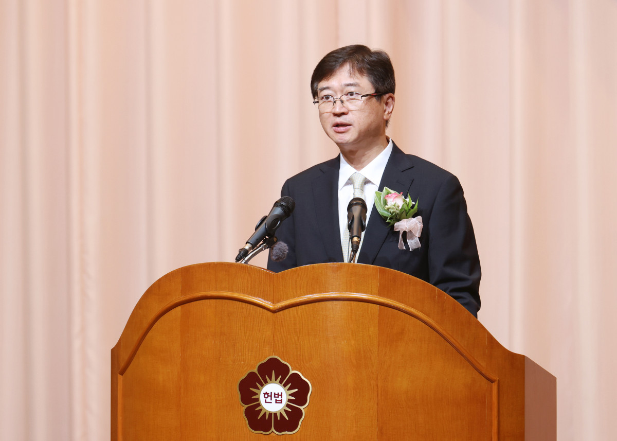 ▲ 오영준 헌법재판관이 24일 서울 종로구 재동 헌법재판소 대강당에서 취임사를 하고 있다. (사진 제공 = 헌법재판소)