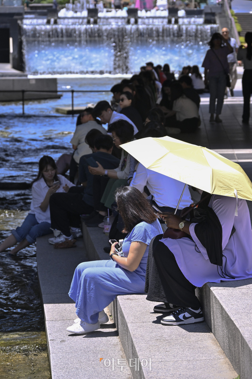 ▲서울 중구 청계천 일대에서 시민들이 더위를 피하고 있다. 조현호 기자 hyunho@ (이투데이DB)