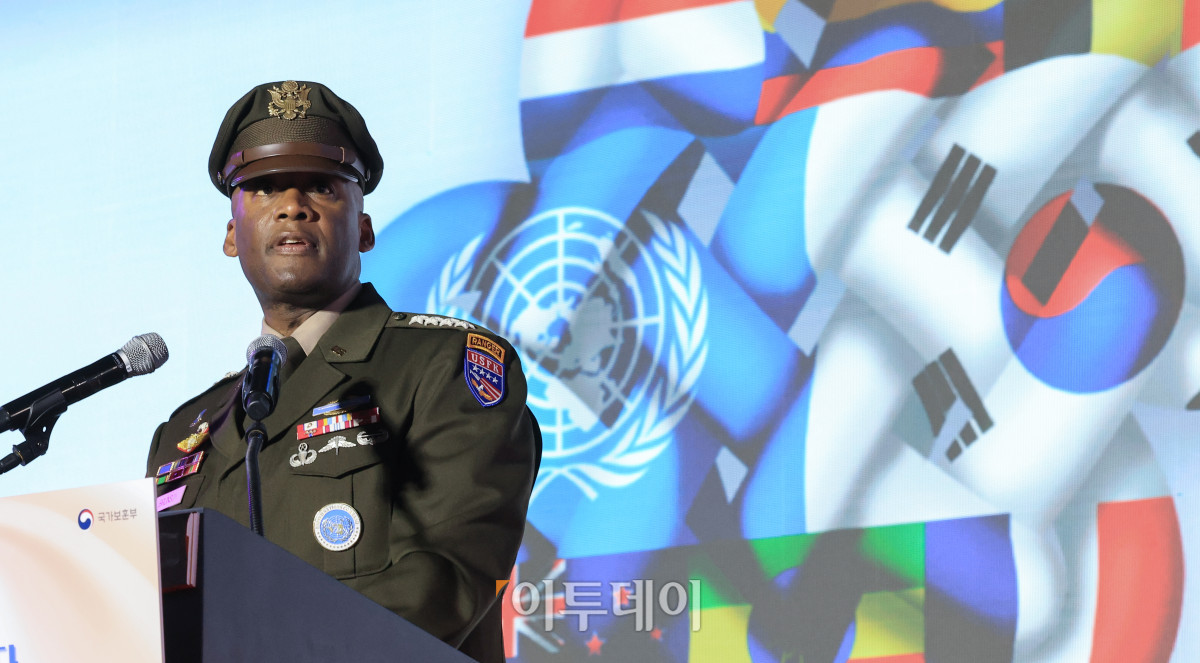 ▲제이비어 브런슨 유엔군 사령관이 27일 경기 고양시 일산서구 킨텍스에서 열린 2025년 유엔군 참전의 날 기념식에서 인사말을 하고 있다. 조현호 기자 hyunho@