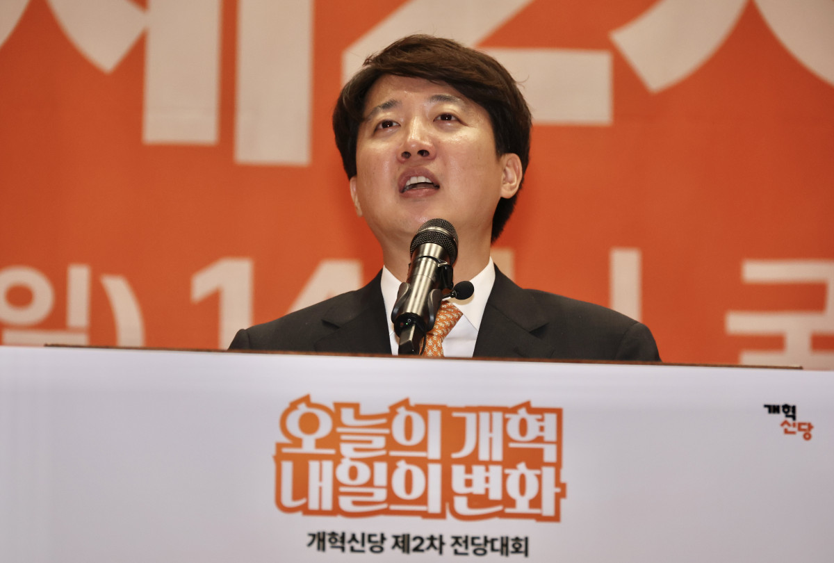 ▲이준석 개혁신당 대표가 27일 오후 서울 여의도 국회 의원회관에서 열린 개혁신당 제2차 전당대회에서 당대표 수락연설을 하고 있다. 2025.07.27.  (뉴시스)