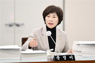 ▲부산시의회 문영미의원이 질의를 하고 있다.  (사진제공=부산시의회)