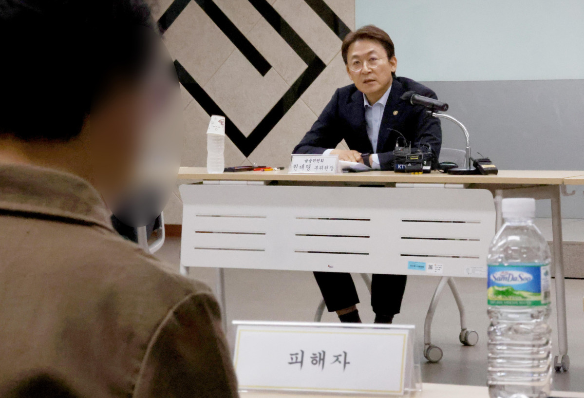 ▲권대영 금융위원회 부위원장이 28일 서울 여의도 금융보안원에서 열린 ‘보이스피싱 근절을 위한 현장간담회’에서 모두발언을 하고 있다. 신태현 기자 holjjak@