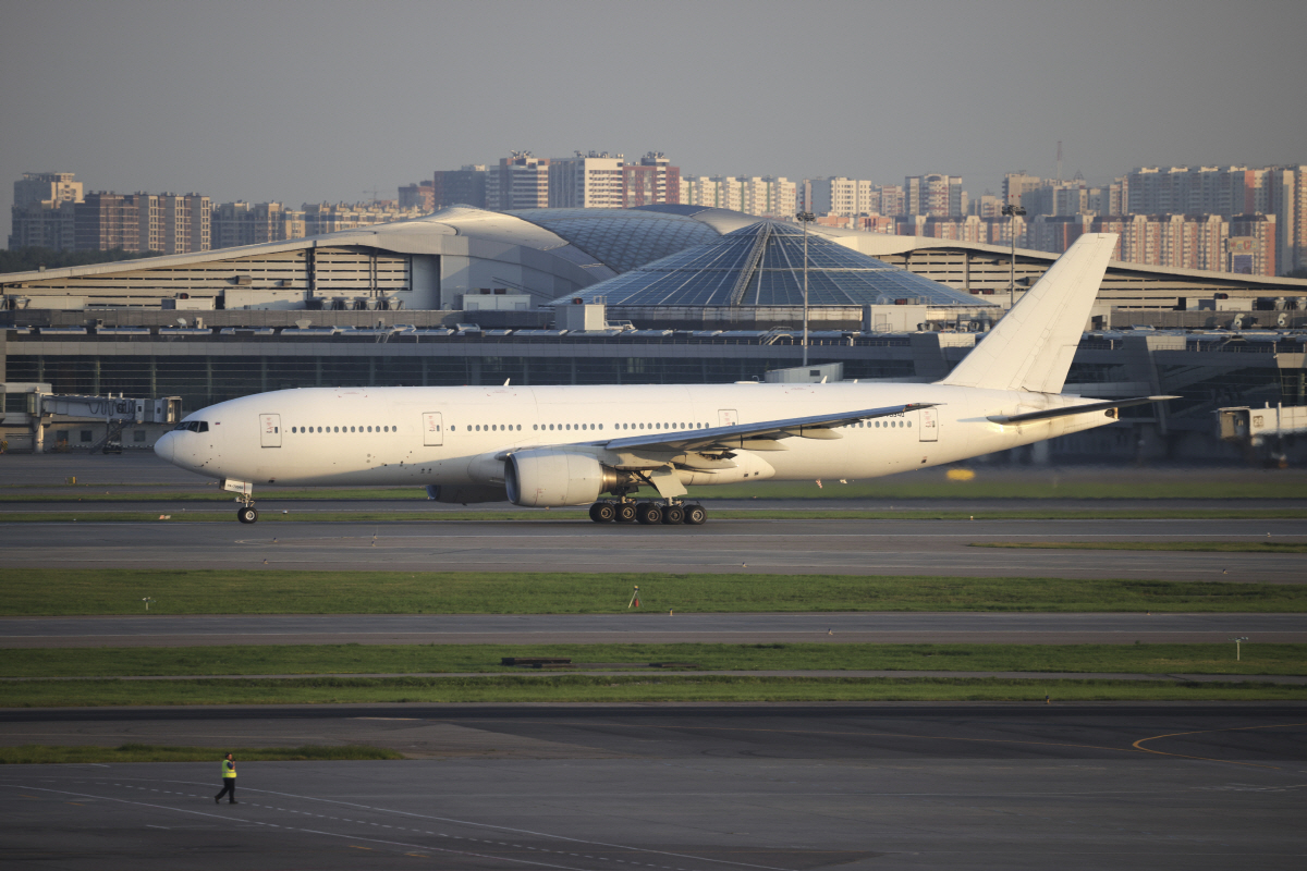 ▲러시아 노르드윈드 여객기가 27일(현지시간) 셰레메티예보 국제공항에서 이륙을 준비하고 있다. 모스크바/AP연합뉴스