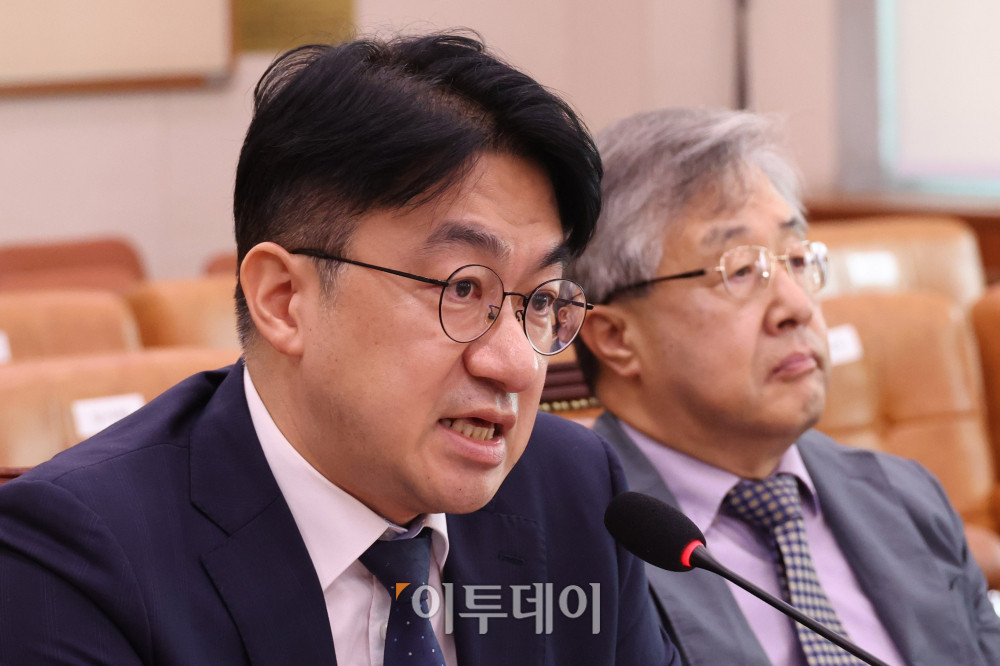 ▲28일 서울 여의도 국회 법제사법위원회에서 열린 검찰개혁 법안 관련 공청회에서 부장판사 출신인 모성준 사법연수원 교수가 발언을 하고 있다. 고이란 기자 photoeran@