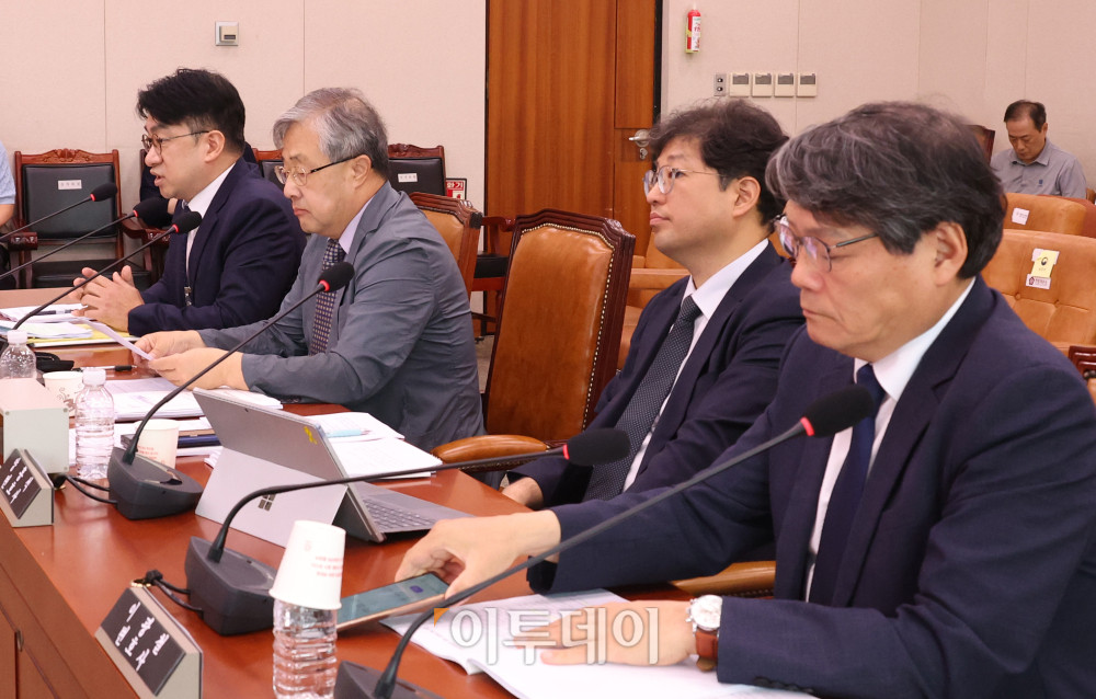 ▲28일 서울 여의도 국회 법제사법위원회에서 열린 검찰개혁 법안 관련 공청회에서 부장판사 출신인 모성준 사법연수원 교수가 발언을 하고 있다. 고이란 기자 photoeran@