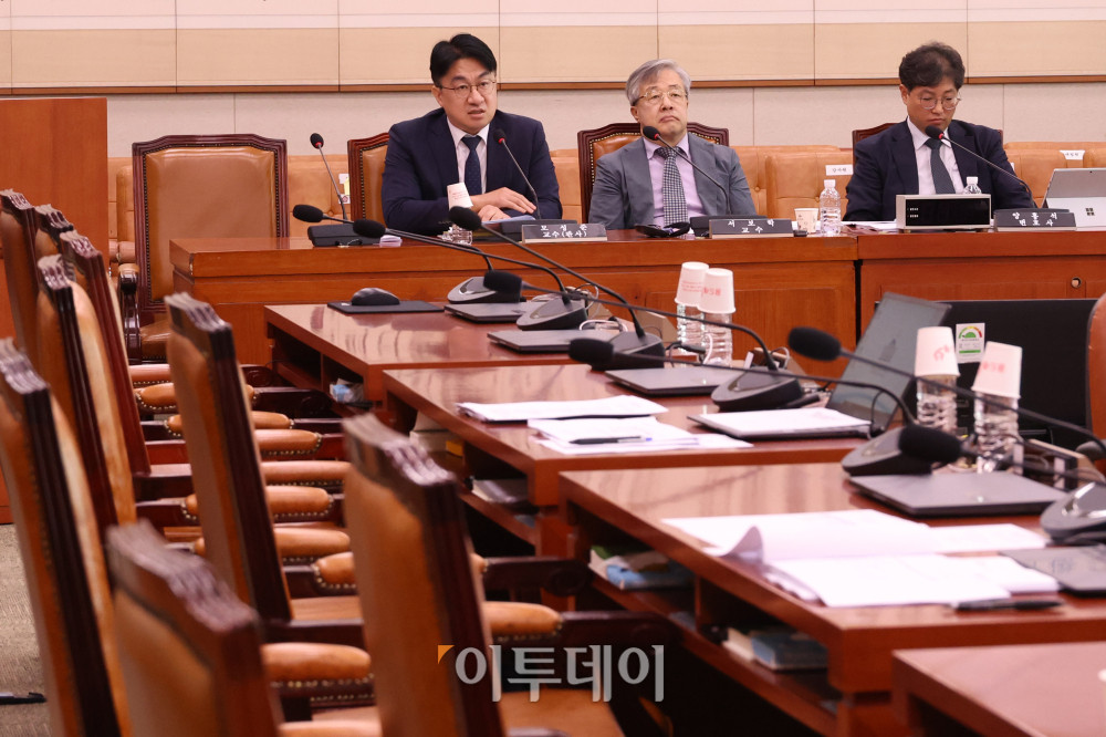 ▲28일 서울 여의도 국회 법제사법위원회에서 열린 검찰개혁 법안 관련 공청회에서 부장판사 출신인 모성준 사법연수원 교수가 발언을 하고 있다. 고이란 기자 photoeran@