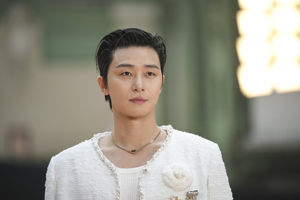 ▲배우 박서준이 3월 11일(현지시간) 프랑스 파리에서 열린 샤넬 컬렉션에 참석했다. (AP/뉴시스)