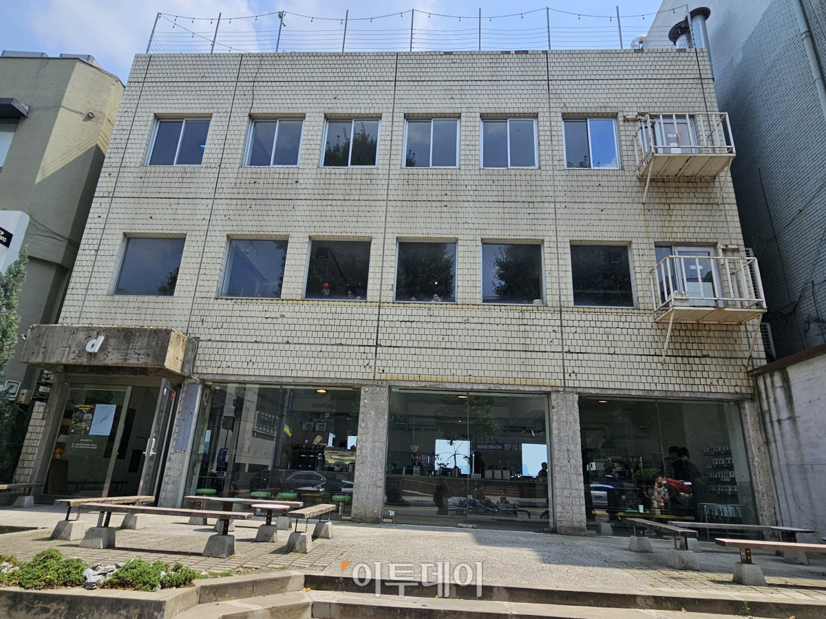 ▲글로벌 스포츠 브랜드 '온러닝'의 한국 첫 매장이 들어설 한남동 건물 전경. (사진=문현호 기자 m2h@)