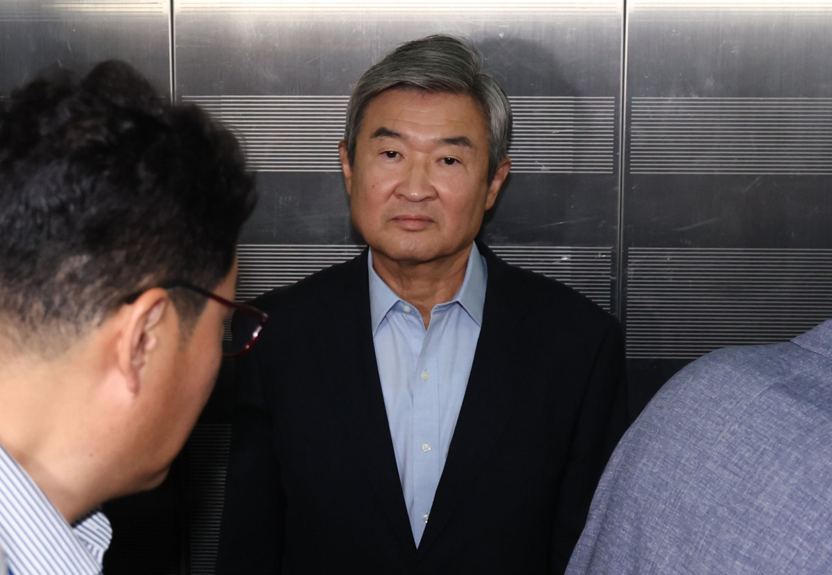 ▲ 29일 조태용 전 국가정보원장이 직권남용 권리행사 방해 혐의 조사를 받기 위해 서울 서초구 순직해병특검에 피의자 신분으로 출석하고 있다. (연합뉴스)