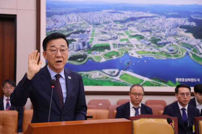 ▲김윤덕 국토교통부 장관 후보자가 29일 오전 서울 여의도 국회 국토교통위원회에서 열린 인사청문회에서 선서를 하고 있다. (연합뉴스)
