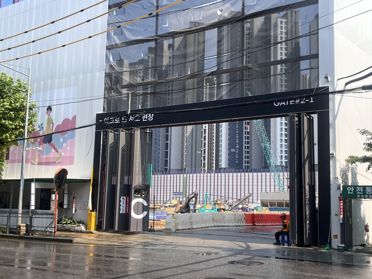 ▲29일 서울 서초구 서초동 '아크로 드 서초' 공사가 한창이다. (정유정 기자 @oiljung)