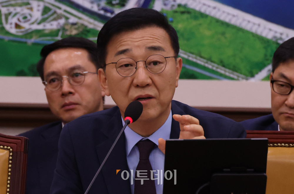 ▲김윤덕 국토교통부 장관 후보자가 29일 서울 여의도 국회 국토교통위원회에서 열린 인사청문회에서 의원 질의에 답하고 있다. 고이란 기자 photoeran@