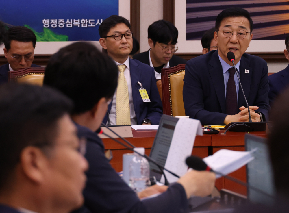 ▲김윤덕 국토교통부 장관 후보자가 29일 서울 여의도 국회 국토교통위원회에서 열린 인사청문회에서 의원 질의에 답하고 있다. (고이란 기자 photoeran@)