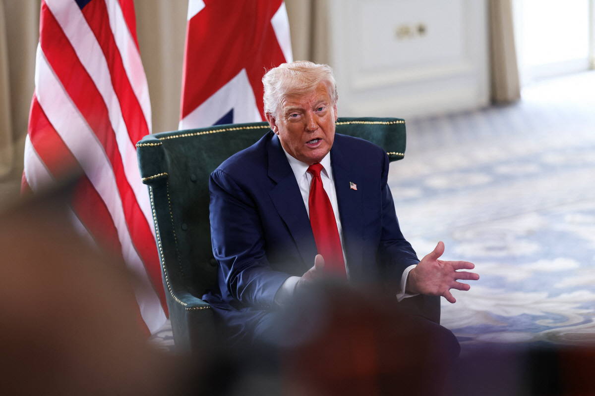 ▲도널드 트럼프 미국 대통령이 28일(현지시간) 영국 스코틀랜드 턴베리에서 발언을 하고 있다. 턴베리(영국)/로이터연합뉴스