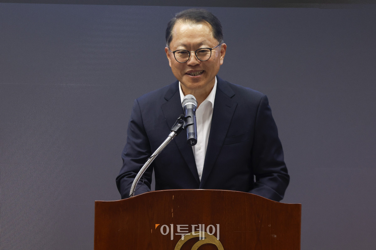 ▲김희철 한화오션 대표이사가 29일 서울 영등포구 한국해운협회에서 열린 차세대 쇄빙연구선 건조계약 체결식에서 인사말을 하고 있다. 조현호 기자 hyunho@