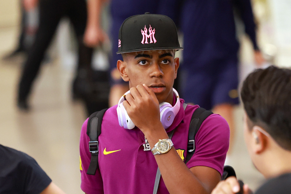 ▲프리시즌 투어 중인 스페인 프로축구 FC바르셀로나의 신성 라민 야말이 29일 인천국제공항 제2여객터미널을 통해 입국하고 있다. (연합뉴스)