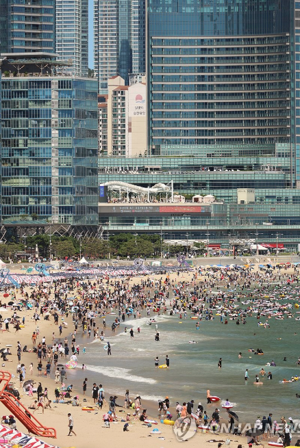 ▲부산 해운대에 몰려든 인파  (연합뉴스)