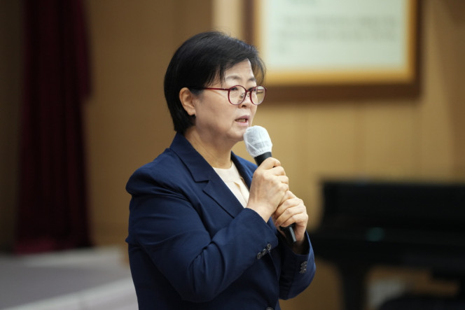 ▲이순희 강북구청장이 지난해 진행된 복지시설 종사자 대상 인권교육에서 인사말을 하고 있다. (사진제공=강북구)