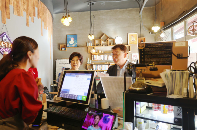 ▲소상공인시장진흥공단은 29일 '소상공인 부담경감 크레딧 지원사업'의 원활한 운영을 위해 현황점검을 실시했다. (사진제공=소상공인시장진흥공단)