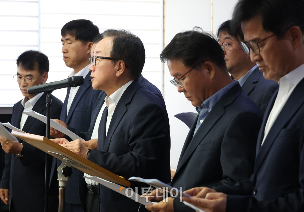 ▲이동근 한국경영자총협회 상근부회장이 30일 서울 마포구 경총회관에서 노동조합법 개정 중지 촉구 업종별단체 공동성명을 발표하고 있다. 고이란 기자 photoeran@