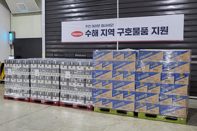 ▲한미사이언스가 수해 지역에 구호물품을 전달했다. (사진제공=한미사이언스)