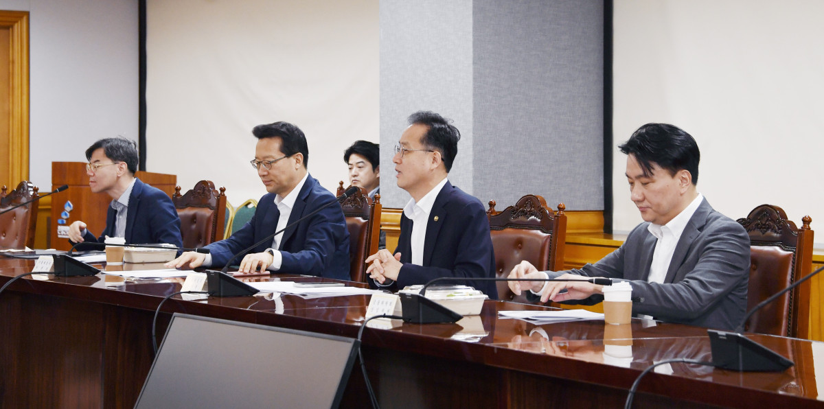 ▲이형일 기획재정부 1차관이 7월 31일 오전 서울 중구 은행회관에서 열린 '거시경제금융회의'를 주재, 모두발언을 하고 있다.
 (기획재정부)