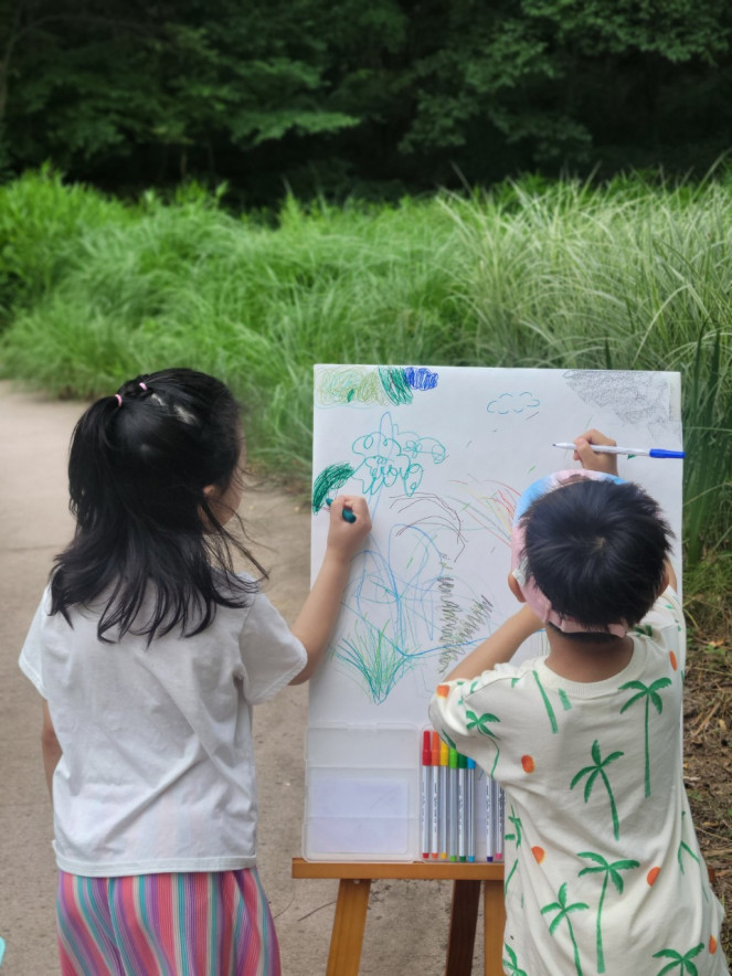 ▲'Project 초록, 파랑과 노랑의 중간 빛' 운영 모습. (사진제공=강동구)