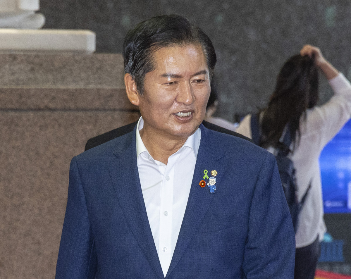 ▲더불어민주당 8·2 전당대회에 당 대표 후보로 출마한 정청래 의원이 23일 국회 본회의 개회에 앞서 열린 의원총회에 입장하고 있다. (연합뉴스)