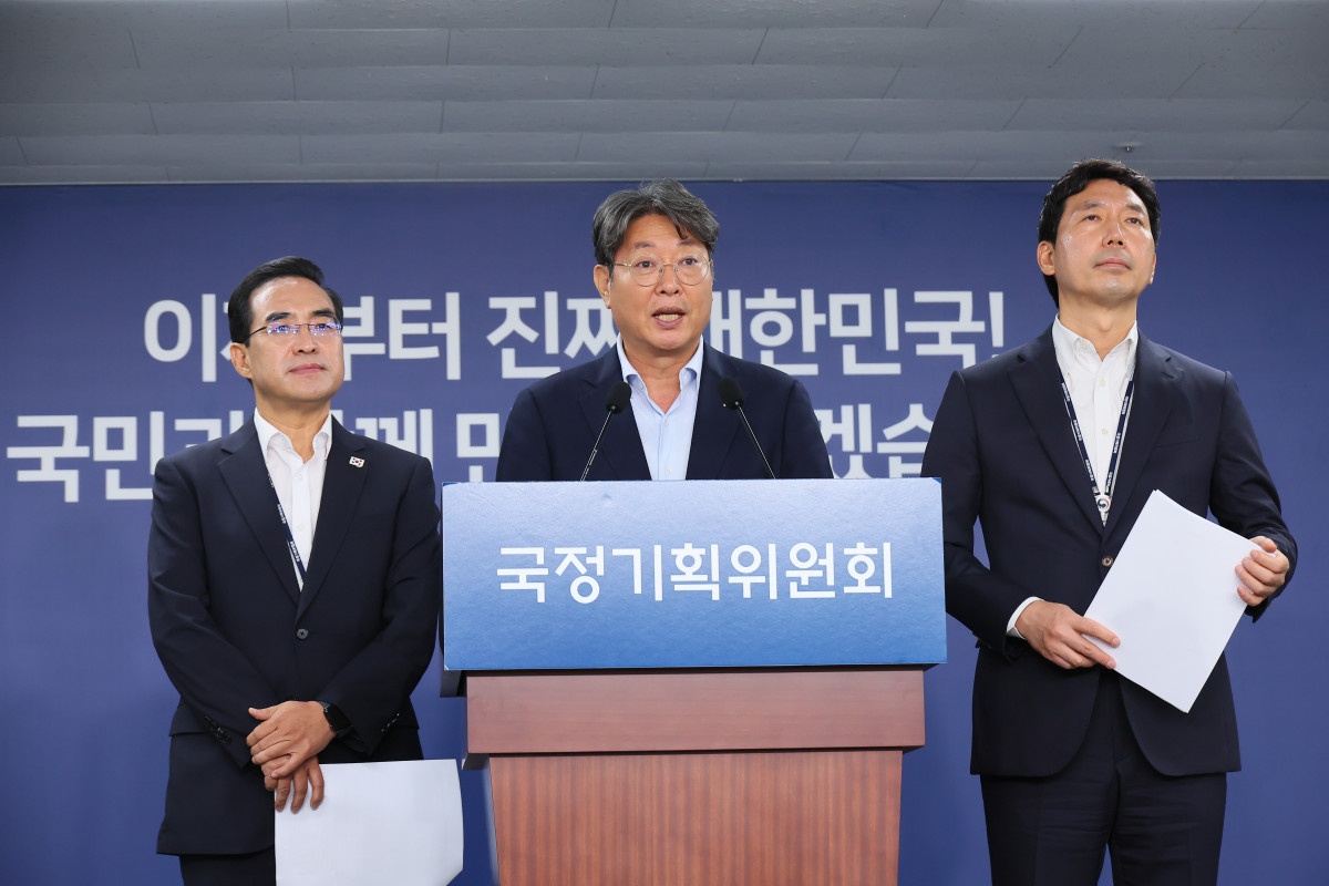 ▲이춘석 국정기획위원회 경제2분과장이 31일 오전 정부서울청사 창성동별관에서 브리핑을 진행하고 있다. (사진=국정기획위원회)