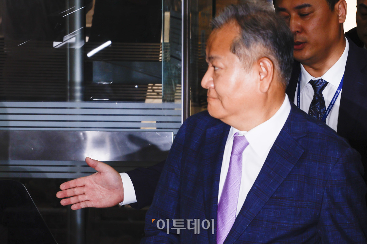 ▲12·3 비상계엄 당시 '언론사 단전·단수'를 지시한 혐의를 받는 이상민 전 행정안전부 장관이 31일 서울 서초구 서울중앙지방법원에서 열린 구속 전 피의자 심문(영장실질심사)에 출석하고 있다. 조현호 기자 hyunho@