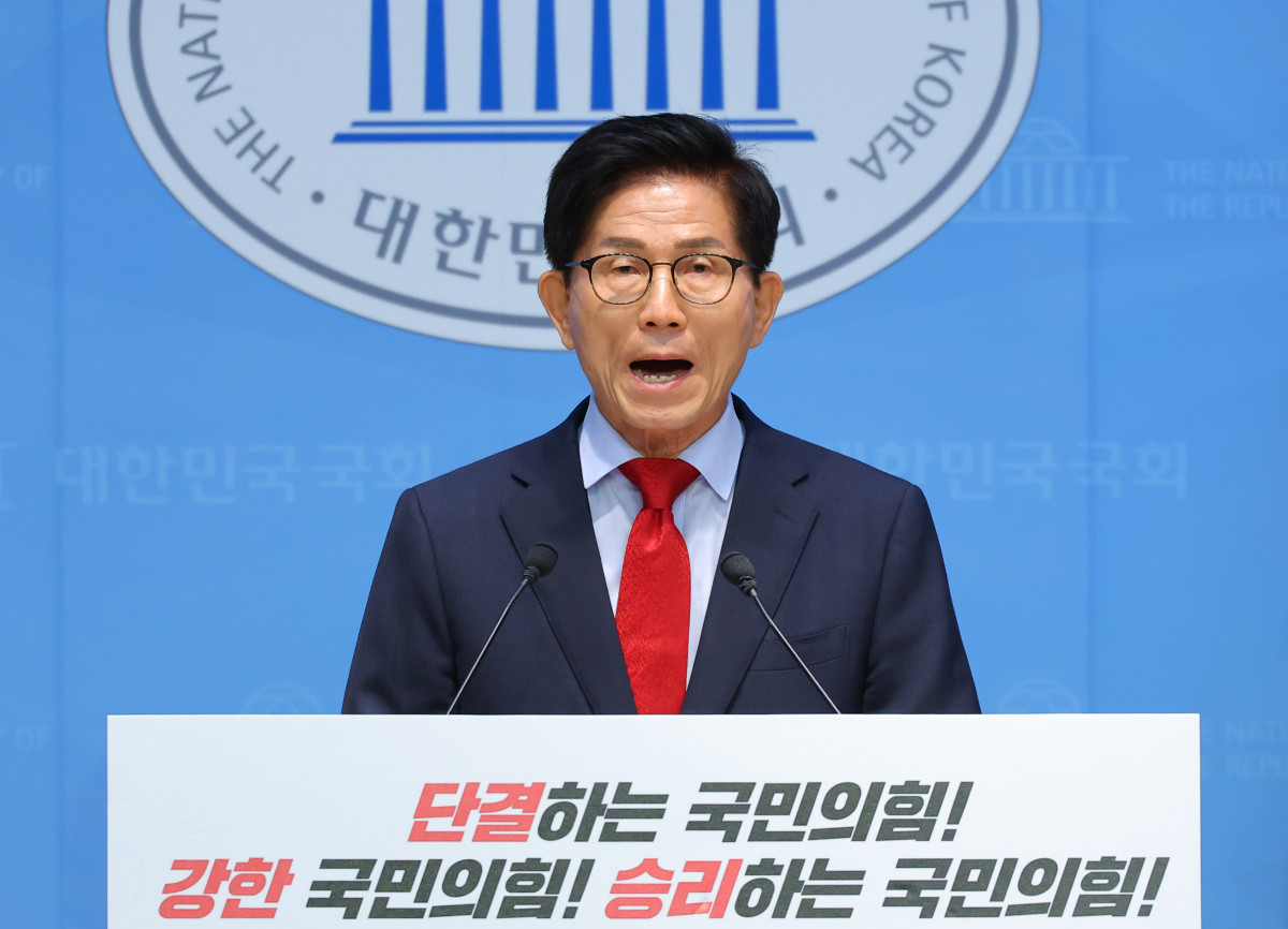 ▲국민의힘 당 대표 선거에 출마한 김문수 후보가 31일 서울 여의도 국회 소통관에서 비전·공약 발표를 하고 있다. 2025.7.31   (연합뉴스)
