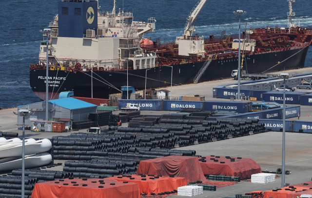 ▲경기도 평택항에 철강 제품이 쌓여 있다. (연합뉴스)