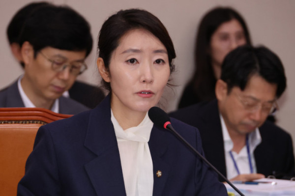 ▲강선우 여성가족부 장관 후보자가 14일 국회 여성가족위원회에서 열린 인사청문회에서 위원의 질문에 답하고 있다.  (연합뉴스)