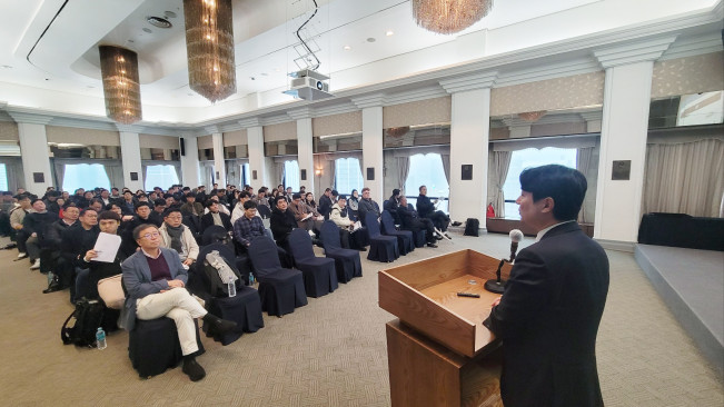 ▲지난해 11월 27일 한국프레스센터에서 윤태운 법무법인 선운 변호사가 한국프랜차이즈산업협회 피자헛 판결 대응 설명회를 진행하고 있다.
(사진제공=한국프랜차이즈산업협회)