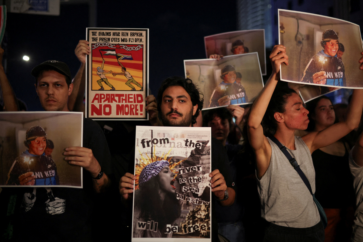 ▲3일(현지시간) 이스라엘 텔아비브에서 가자지구와 서안지구 점령에 반대하는 연대를 포명하는 시위가 열리고 있다. ( 텔아비브/로이터연합뉴스)