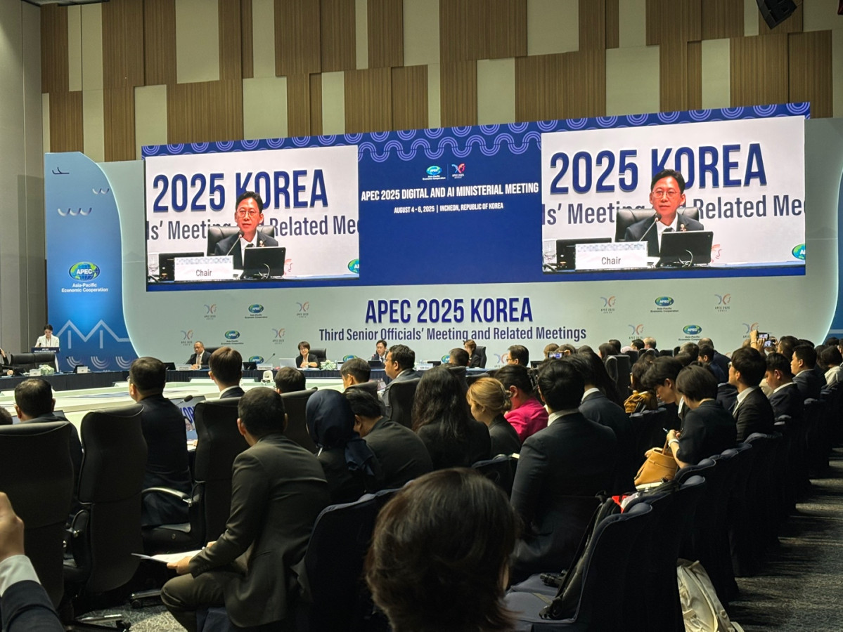 ▲배경훈 과학기술정보통신부 장관이 4일 인천 송도컨벤시아에서 열린 아시아태평양경제협력체(APEC) 디지털·인공지능(AI) 장관회의에서 개회사를 하고 있다.  (김나리 기자)