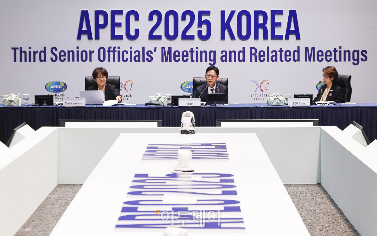 ▲배경훈 과학기술정보통신부 장관이 4일 인천 연수구 송도 컨벤시아에서 열린 APEC 디지털·AI 장관회의에서 개회사를 하고 있다. 조현호 기자 hyunho@